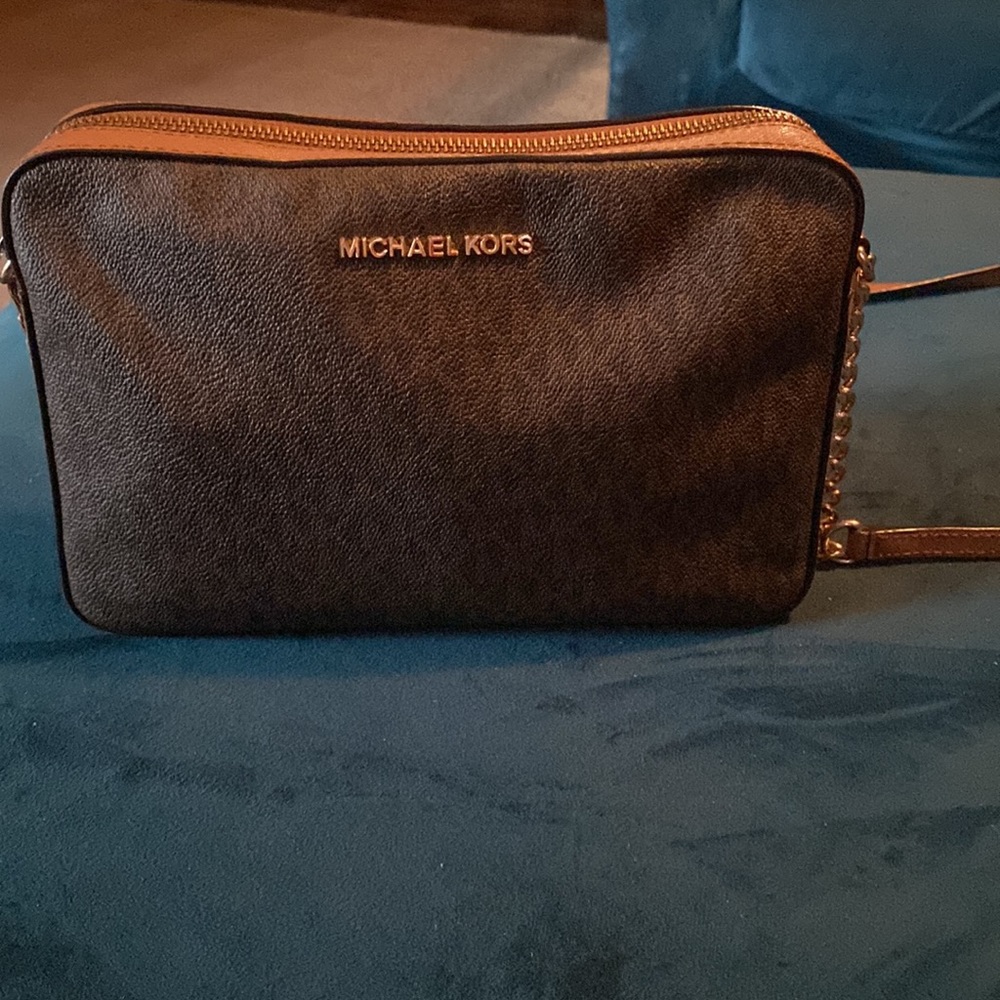 Micheal Kors crossbody bag